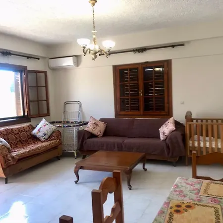 Homestay Part Of A Near The With Private Entrance *